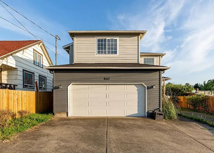 Luxurious 5 Bedroom Home With Ac And Ev Plug